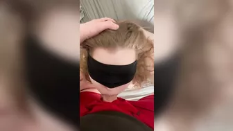 Blindfolded girlfriend sloppily deepthroat’s big cock