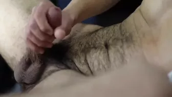 Mastubating and a beautiful cumshot in the end