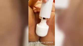 Model Svak aprende a disfrutar el semen en su boca