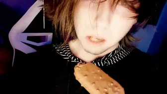 Cute Twink Femboy Makes Cummy Ice-lollys