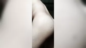 shaking my big ass and hole - moviendo mi culo y hoyito