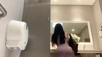 CAMERA AMATEUR IN PUBLIC TOILET