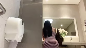 CAMERA AMATEUR IN PUBLIC TOILET