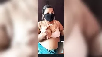 Tamil aunty talking with customer online sex