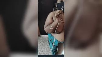 Tamil aunty talking with customer online sex