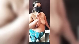 Tamil aunty talking with customer online sex