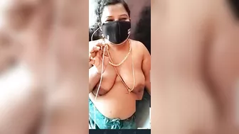 Tamil aunty talking with customer online sex