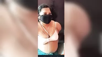 Tamil aunty talking with customer online sex