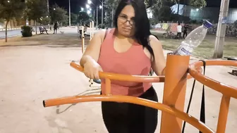 Moomy make exercices in public big ass