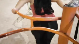 Moomy make exercices in public big ass