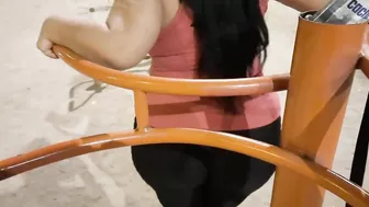 Moomy make exercices in public big ass