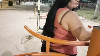 Moomy make exercices in public big ass