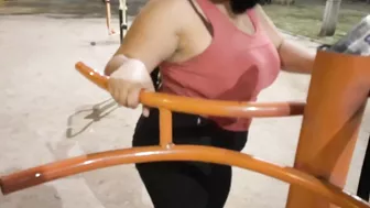 Moomy make exercices in public big ass