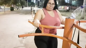 Moomy make exercices in public big ass