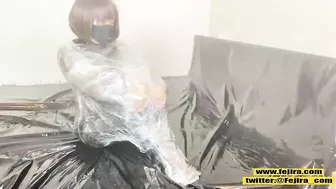 Fejira com Plastic cling film wrap bondage sweating orgasm