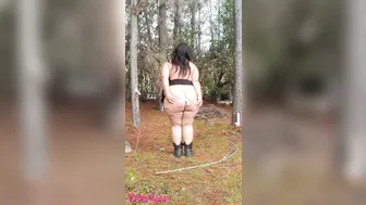 Mommy Ass Worship in Forest 1