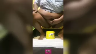 Ebony bbw pisses in sugar bucket