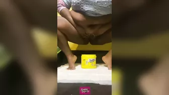 Ebony bbw pisses in sugar bucket