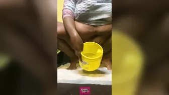 Ebony bbw pisses in sugar bucket