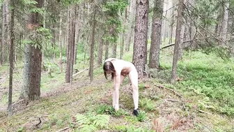 play pussy and tits and eat - forest