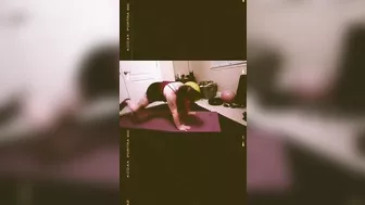 Exercise -- Spiderman plank