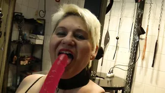 Dildo play with surprise