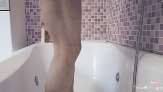 My wife masturbates with deodorant under the shower until scream for pleasure