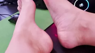 I want you to lick my feet