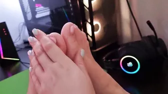 I want you to lick my feet