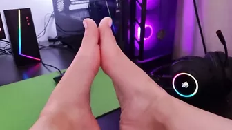 I want you to lick my feet