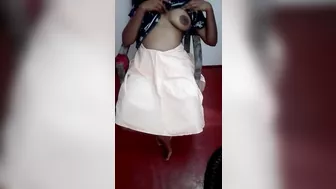 චූ දාගෙන බඩු යනකන් කිම්බට තනියම දෙන සැපක් The girl is fucking alone in the morning