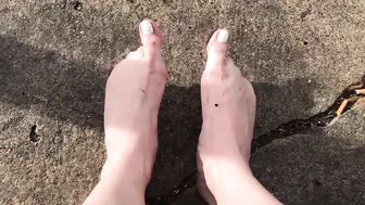 ASMR dirty wet toes in the sun