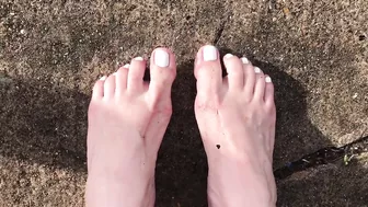 ASMR dirty wet toes in the sun