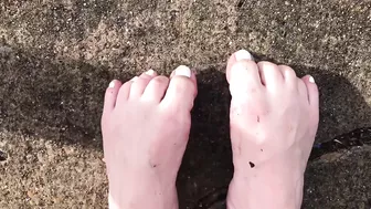 ASMR dirty wet toes in the sun