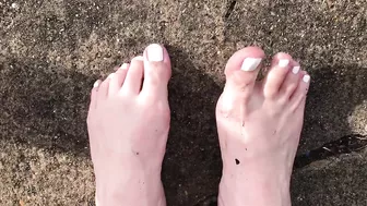 ASMR dirty wet toes in the sun