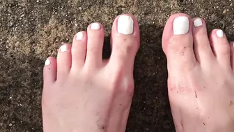 ASMR dirty wet toes in the sun