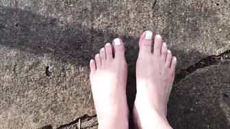 ASMR dirty wet toes in the sun