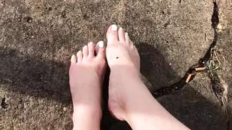 ASMR dirty wet toes in the sun