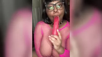 Nerdy Busty Ebony Babe Sucking on a Dildo