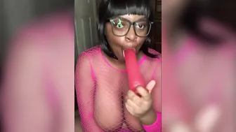 Nerdy Busty Ebony Babe Sucking on a Dildo