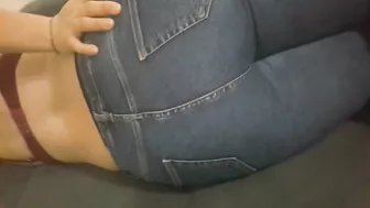 College student sude loves wearing tight jeans