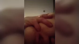 Squashing my saggy boobs and fingering my pussy