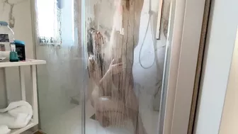 ÉTUDIANTE ME FAIT JOUIR SOUS LA DOUCHE