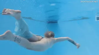 Mimi Cica again shows how sexy she can swim