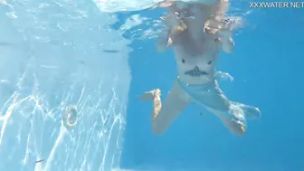 Finnish blonde tattooed pornstar Mimi underwater