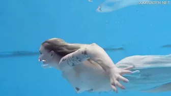 Finnish blonde tattooed pornstar Mimi underwater