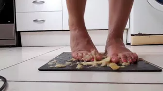 Banana's foot smashing