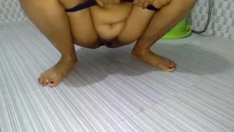 Bhabhi Ne Chudwane Ke Baad Jug Bhar Kar Moot Nikala