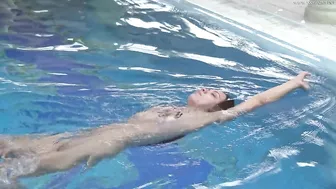 Hot big ass euro milf Sazan underwater erotics