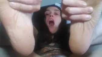 Camgirl LOVES her BIG FEET soles! She touches her sexy foot & has so much pleasure she CUMS!